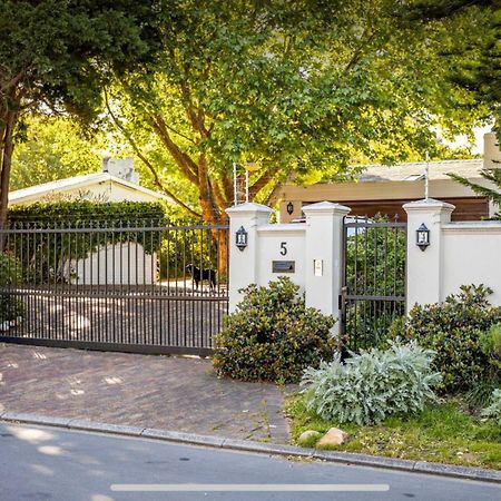 Guest Suite - Leafy Constantia Guest House Kapstaden Exteriör bild