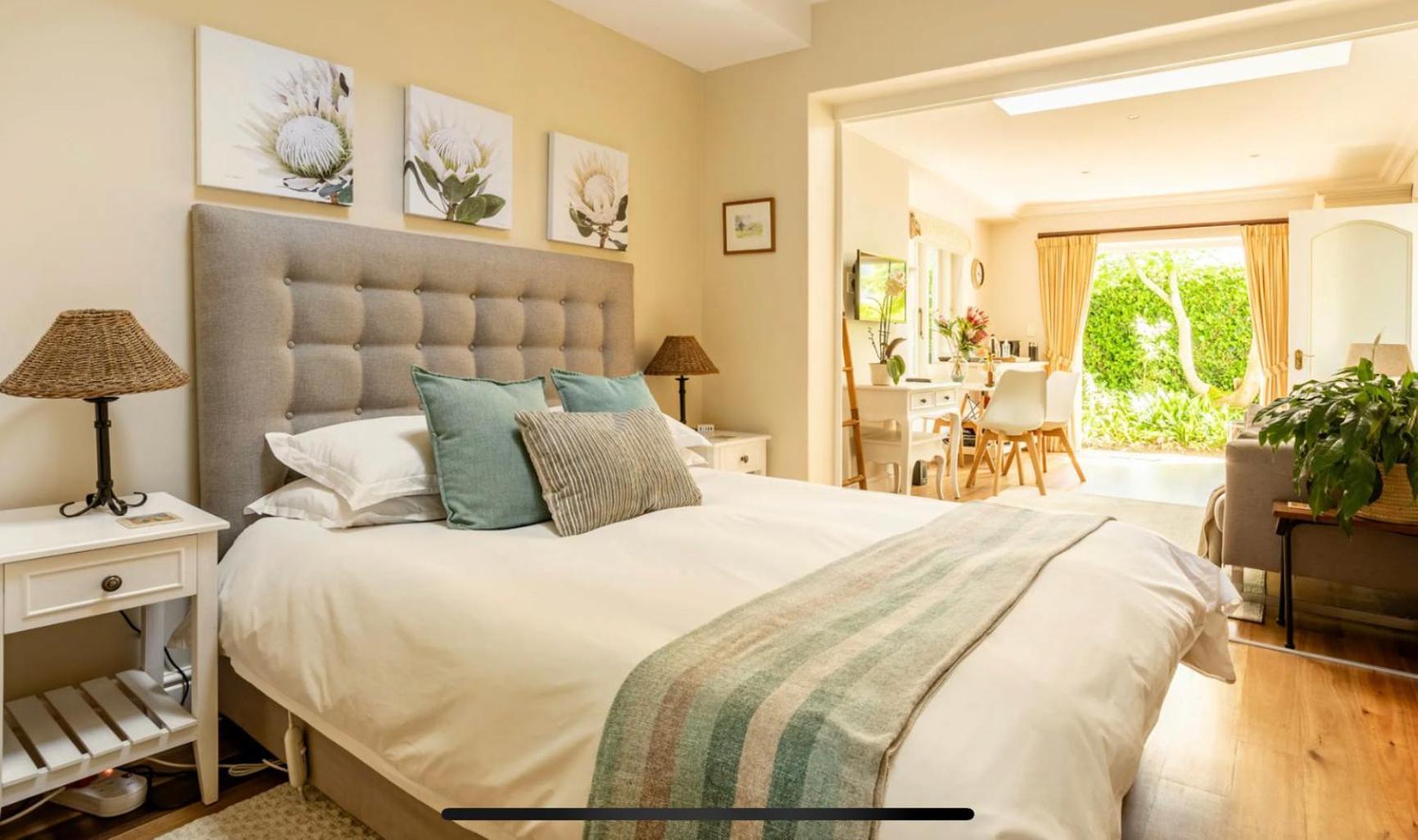 Guest Suite - Leafy Constantia Guest House Kapstaden Exteriör bild