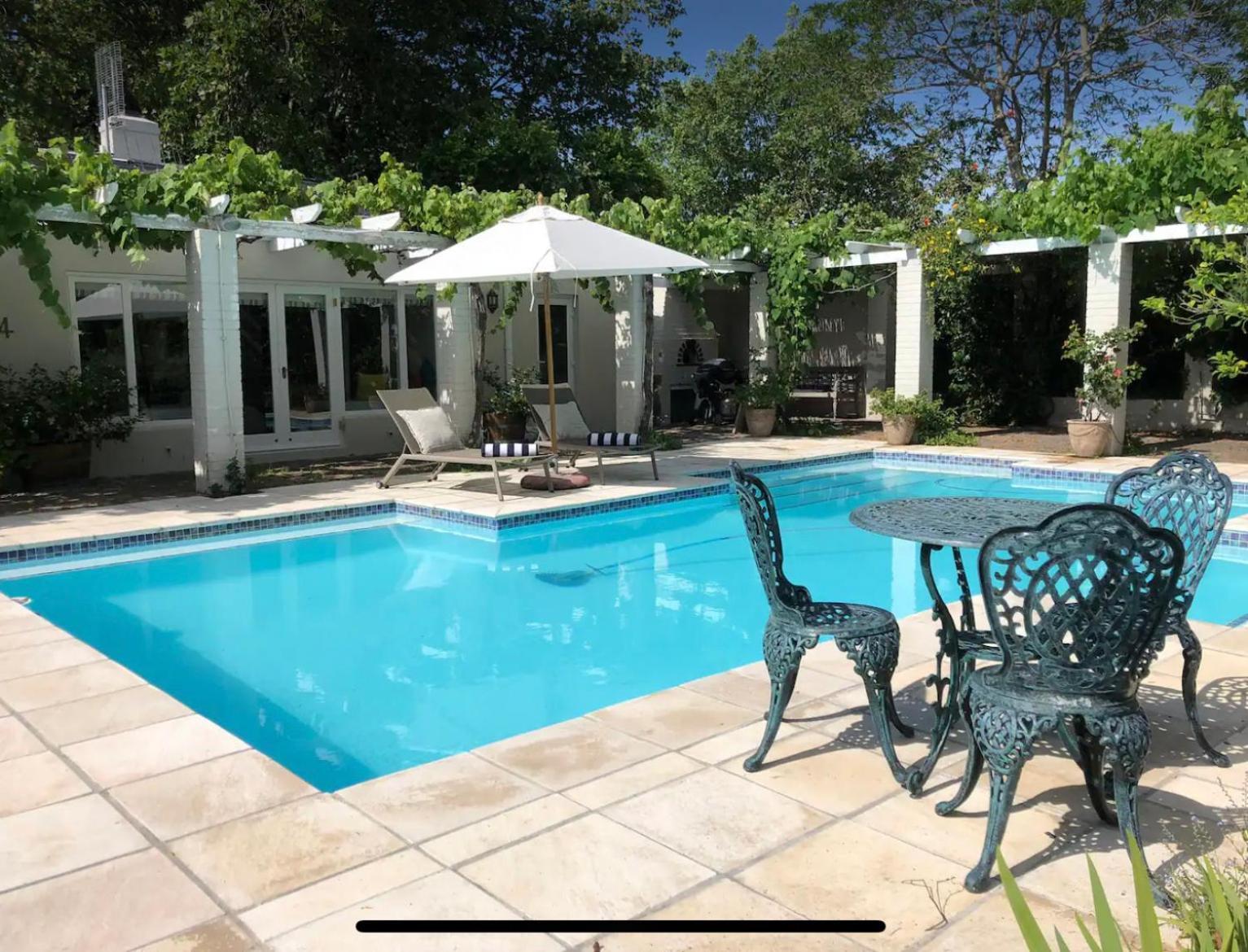 Guest Suite - Leafy Constantia Guest House Kapstaden Exteriör bild