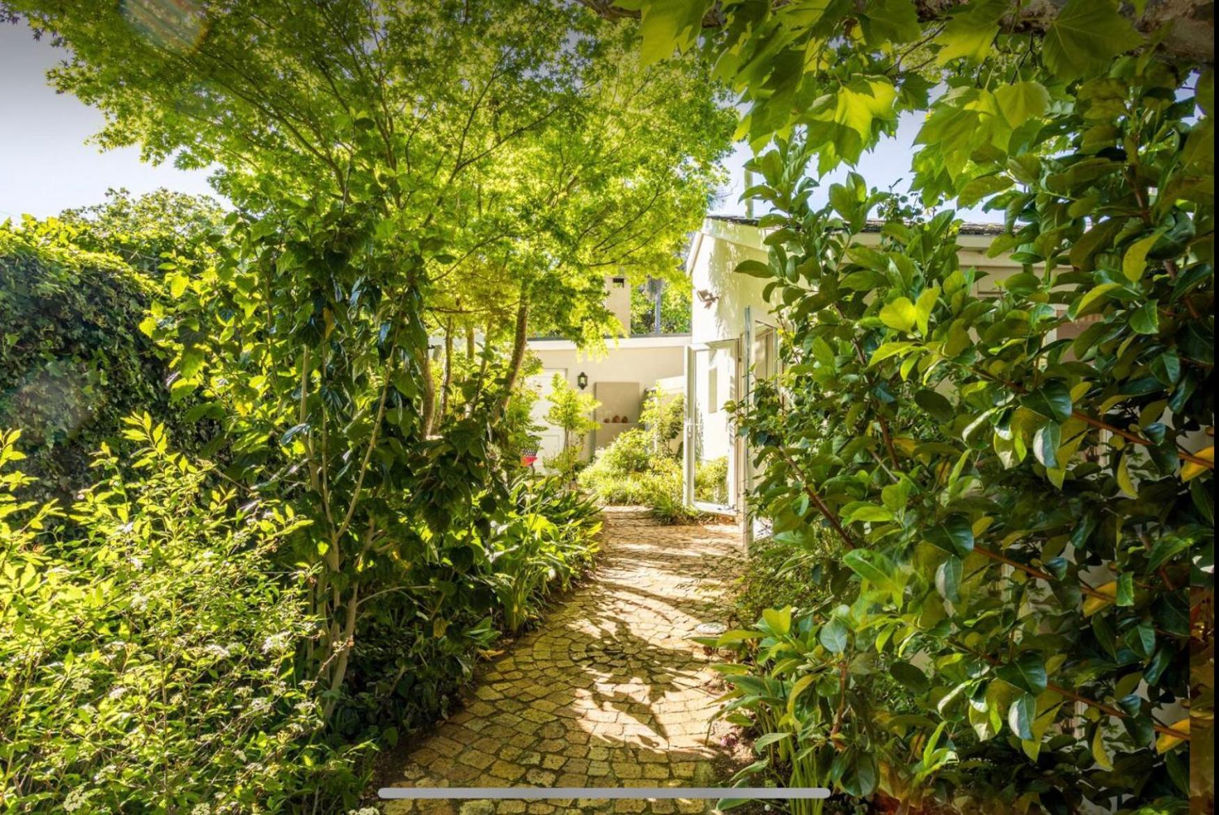 Guest Suite - Leafy Constantia Guest House Kapstaden Exteriör bild